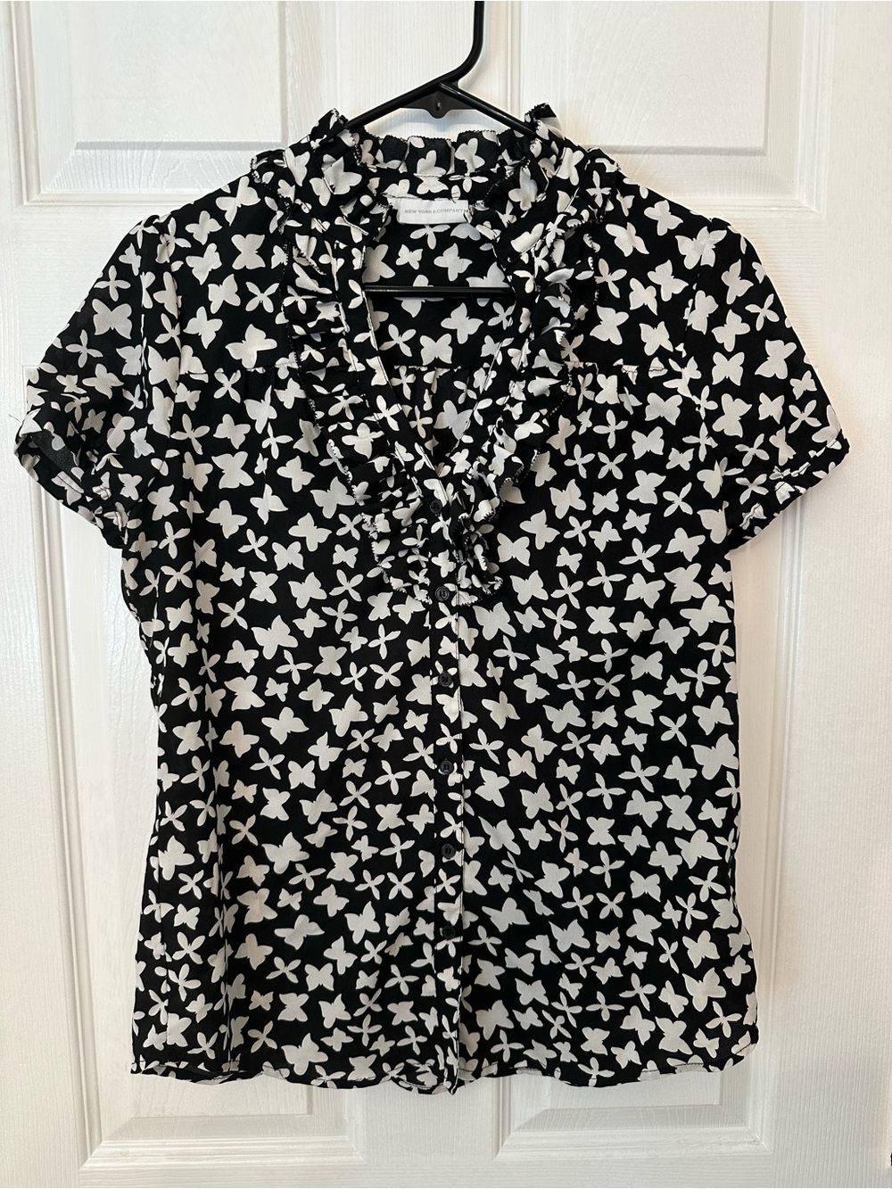 New York & Company Black and White Floral Ruffle Blouse